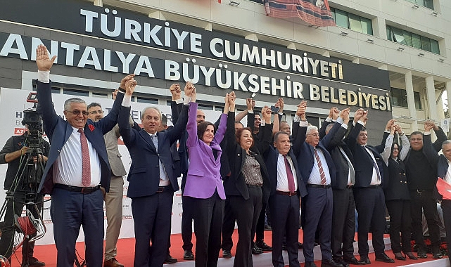 Başkan Topaloğlu, Başkan Böcek’in göreve başlama törenine katıldı