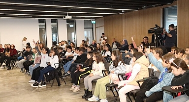 Kitap Fuarı, çocuk şarkılarıyla yankılandı